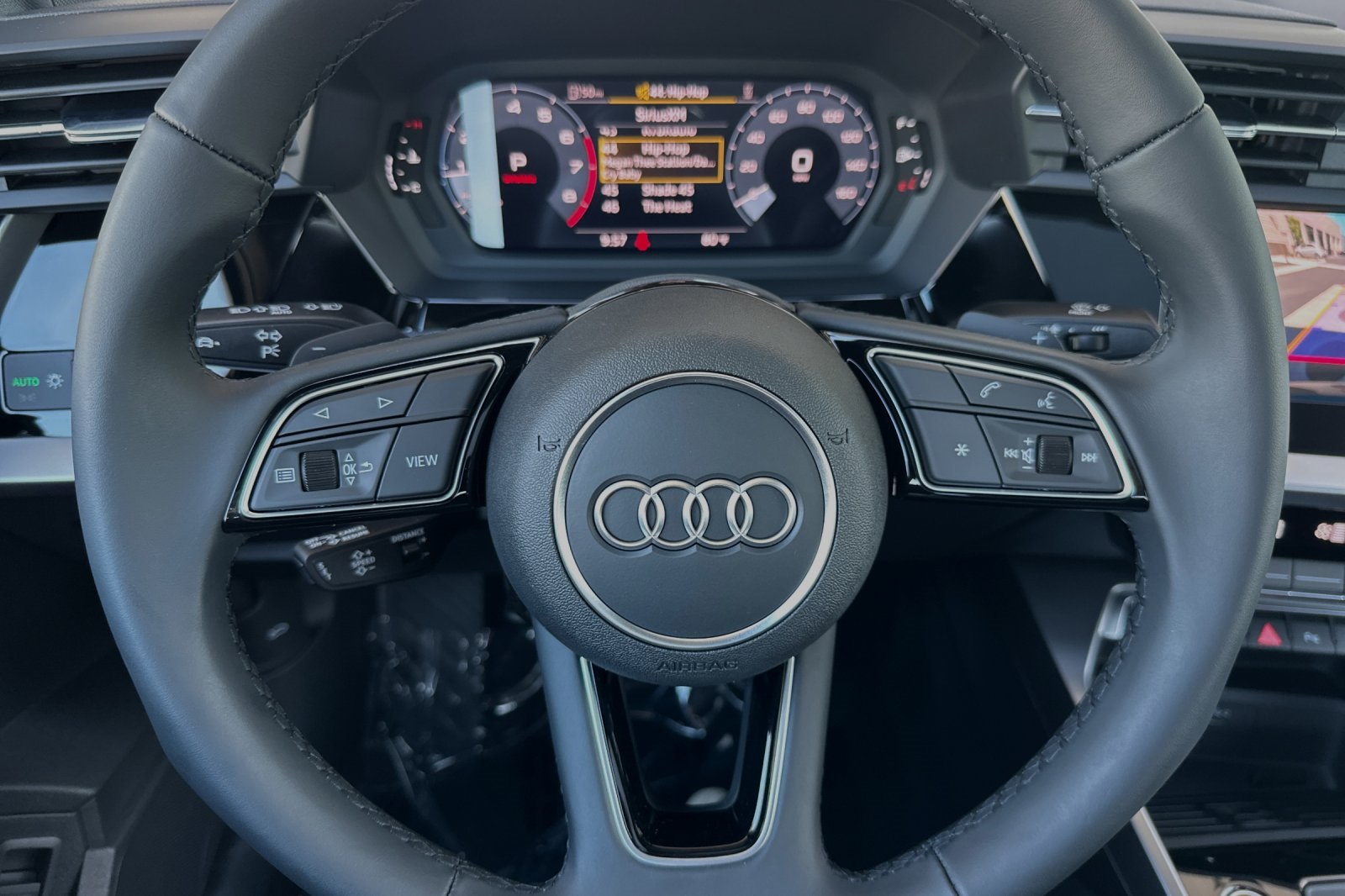 Vehicle image 22 of 25