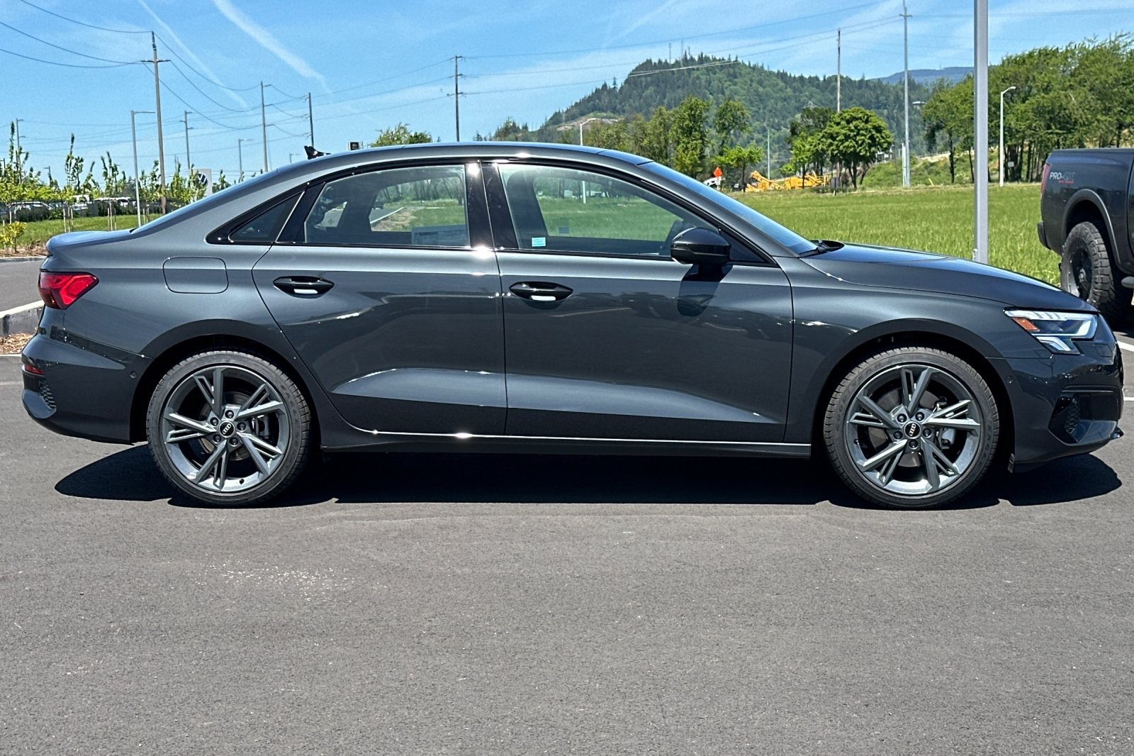 Vehicle image 5 of 25