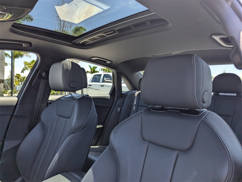 Vehicle image 14 of 30