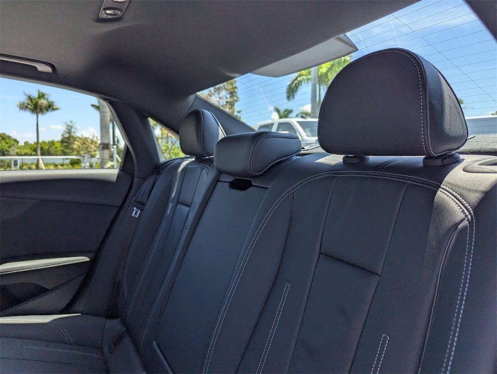 Vehicle image 11 of 30