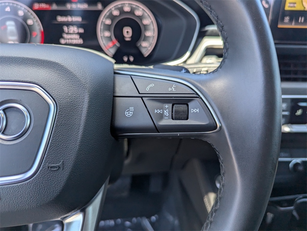 Vehicle image 23 of 30