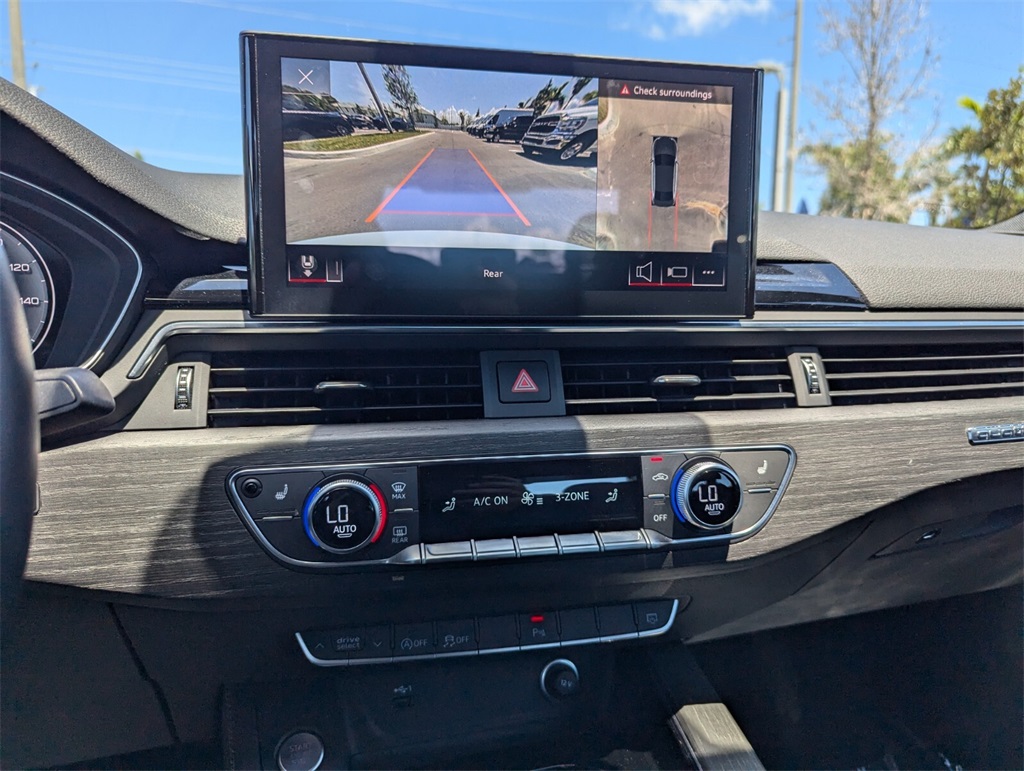 Vehicle image 25 of 30