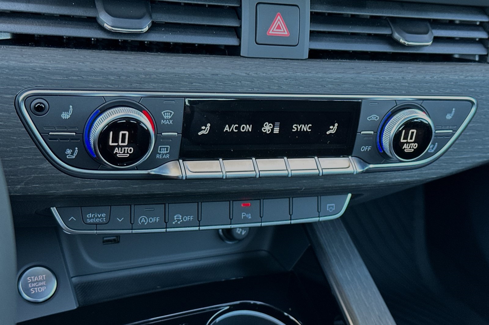 Vehicle image 19 of 25