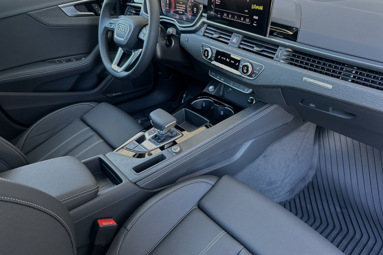 Vehicle image 15 of 25