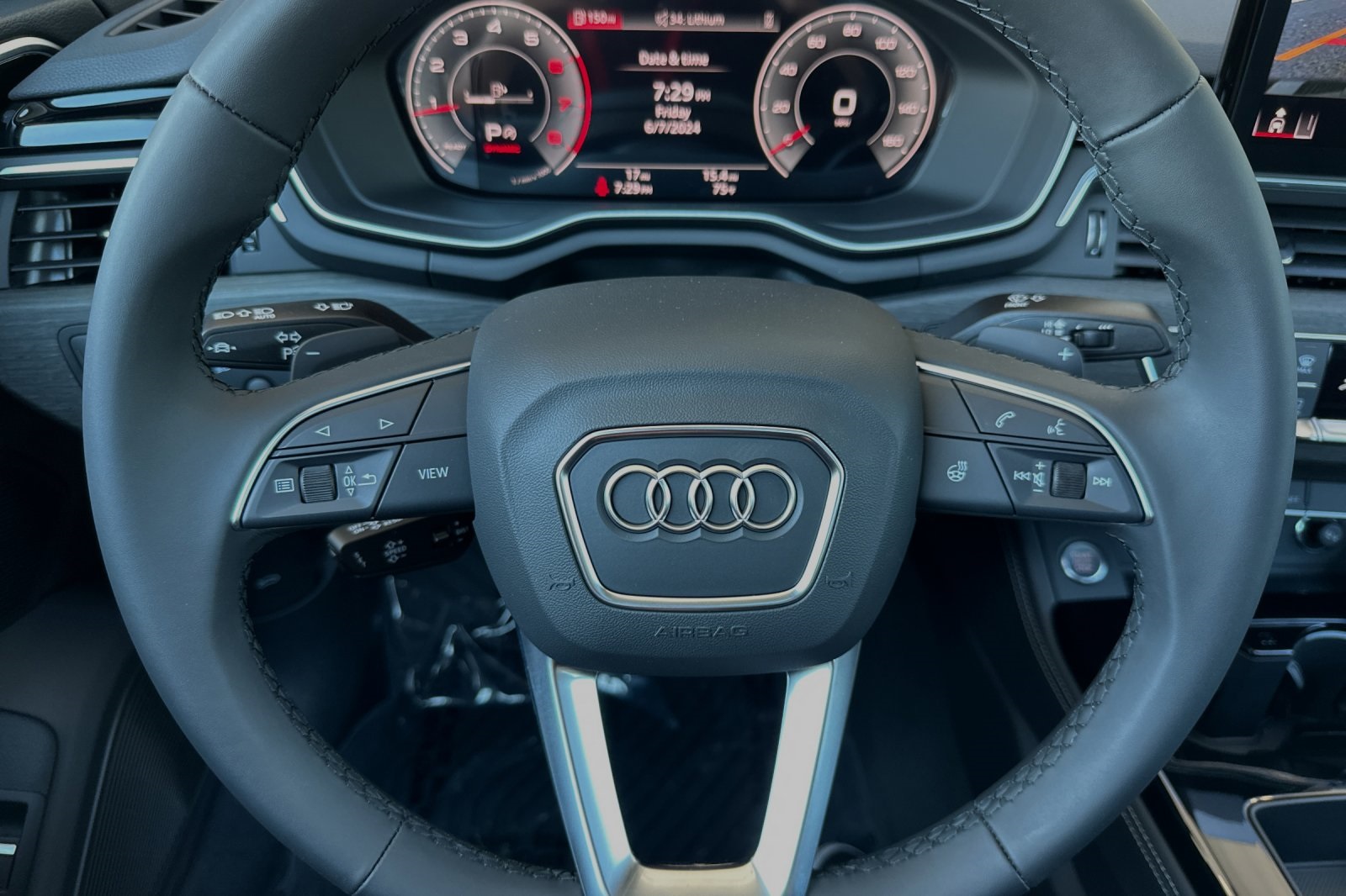 Vehicle image 22 of 25