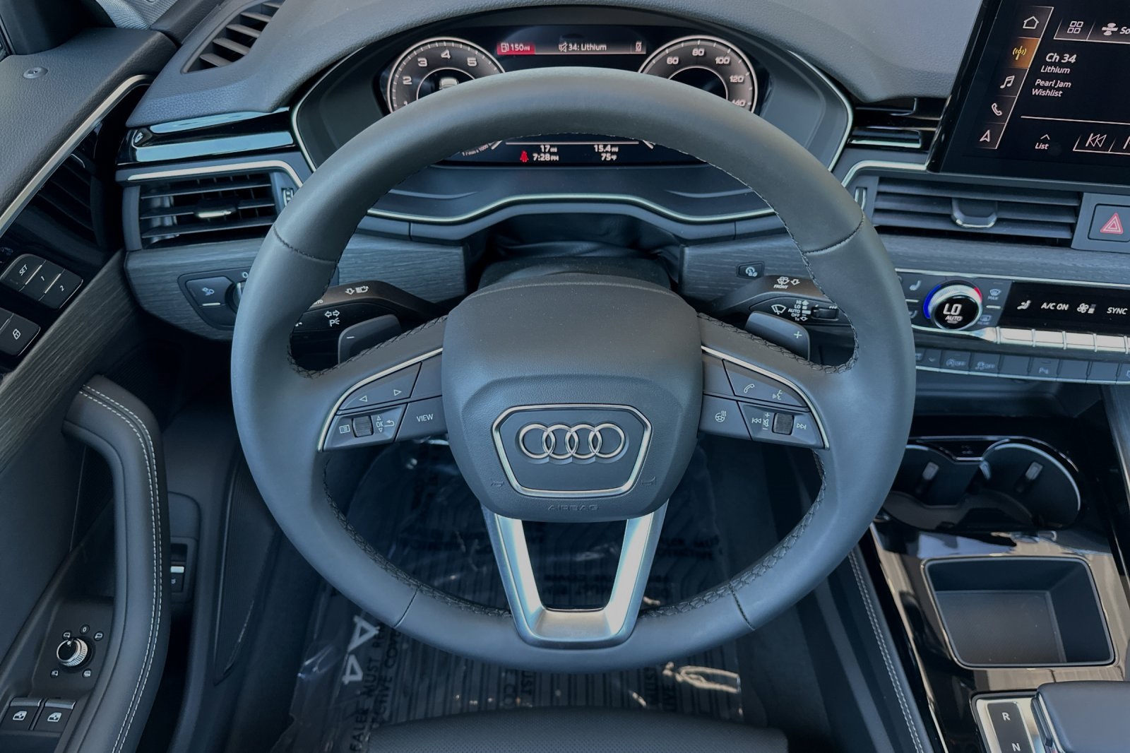 Vehicle image 14 of 25
