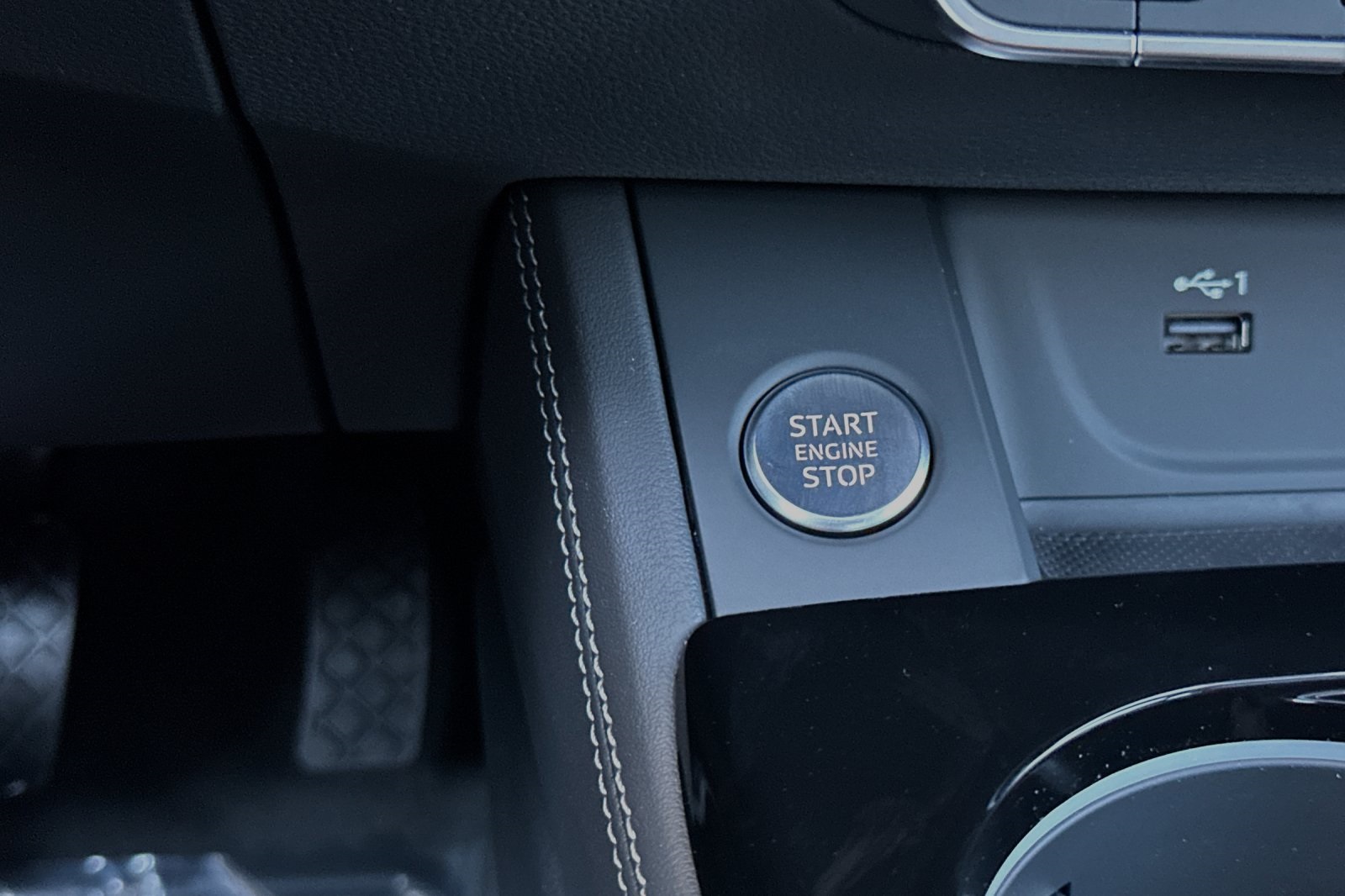 Vehicle image 21 of 25