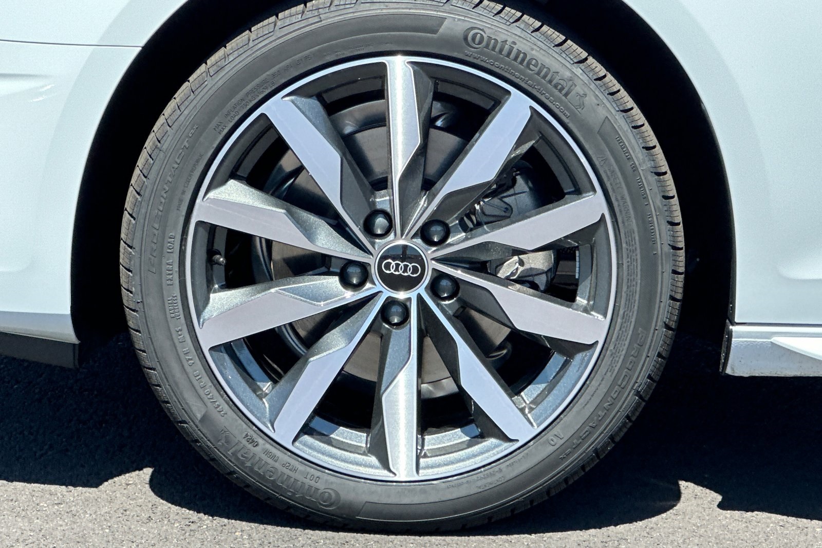 Vehicle image 23 of 25