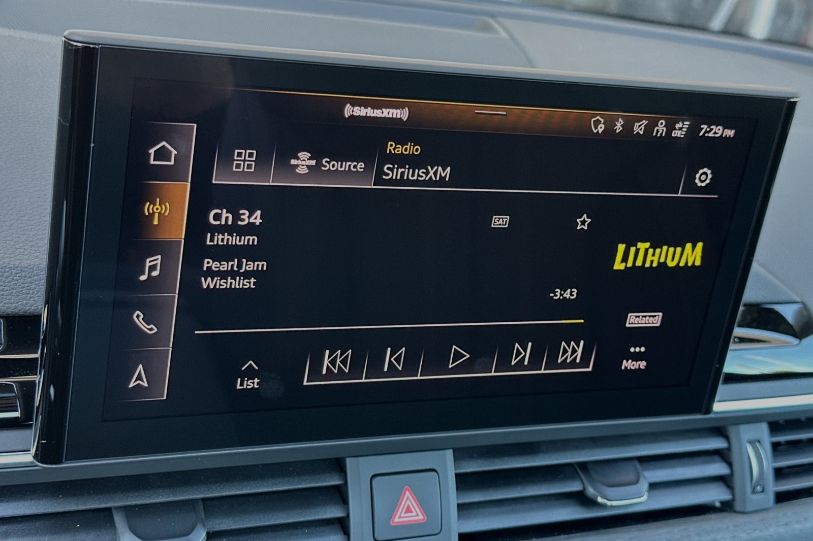 Vehicle image 17 of 25