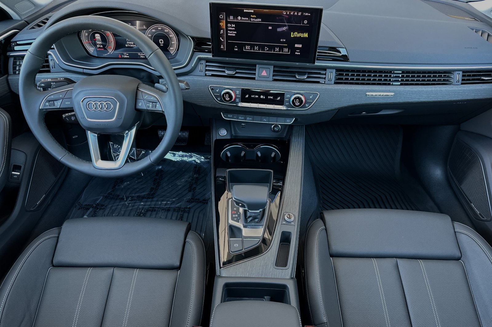 Vehicle image 13 of 25