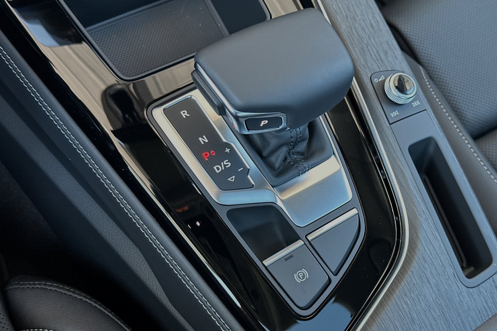Vehicle image 20 of 25