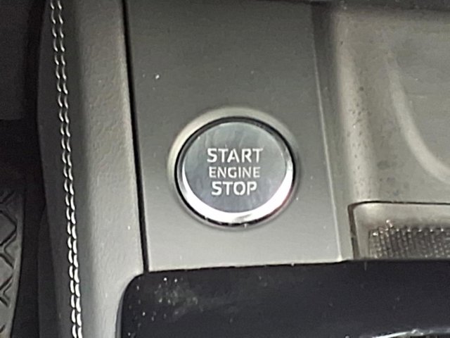 Vehicle image 21 of 32