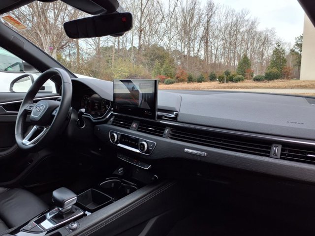 Vehicle image 14 of 32