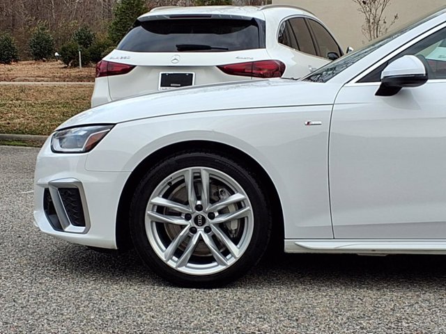Vehicle image 7 of 32