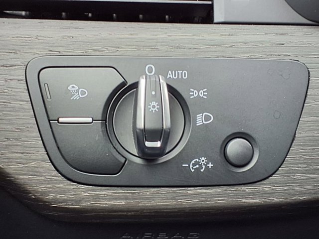 Vehicle image 27 of 32