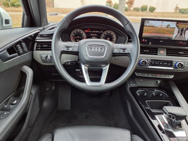 Vehicle image 17 of 32