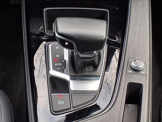 Vehicle image 25 of 32