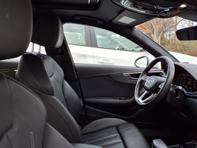 Vehicle image 15 of 32