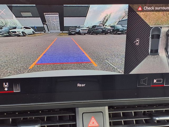 Vehicle image 23 of 32