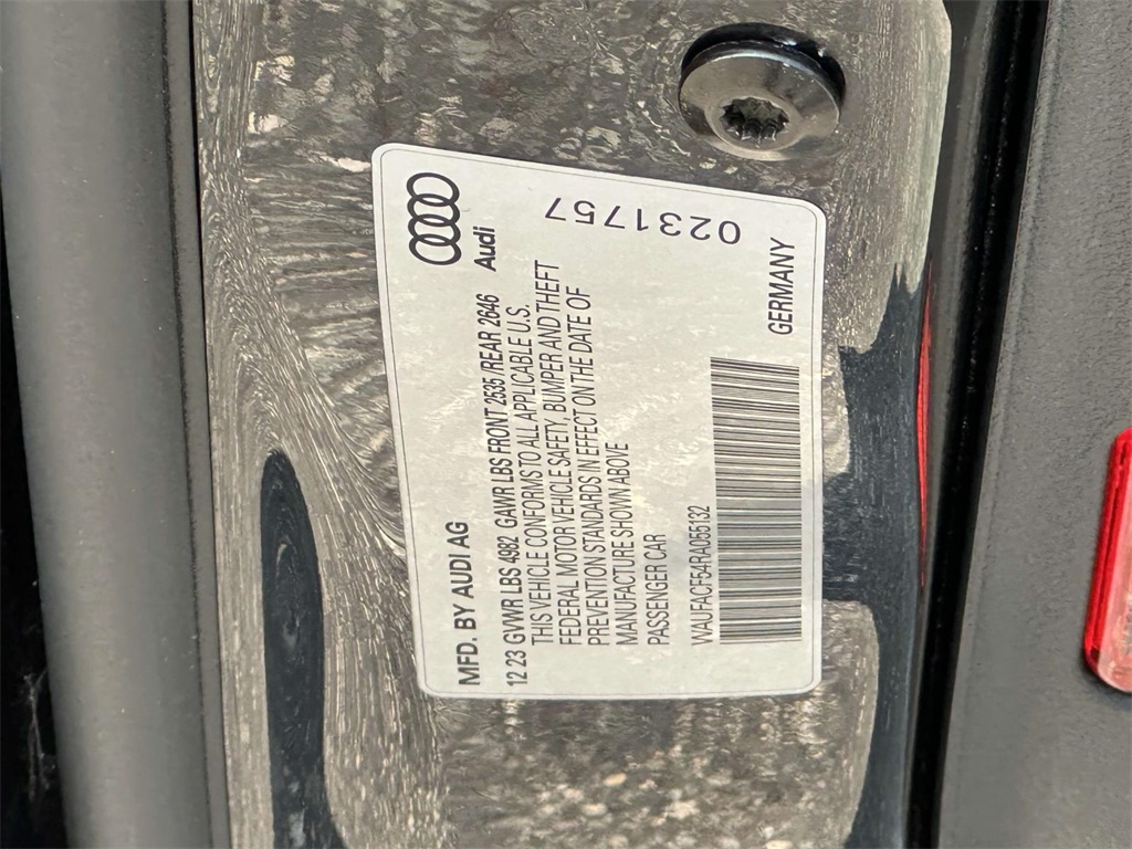 Vehicle image 25 of 34