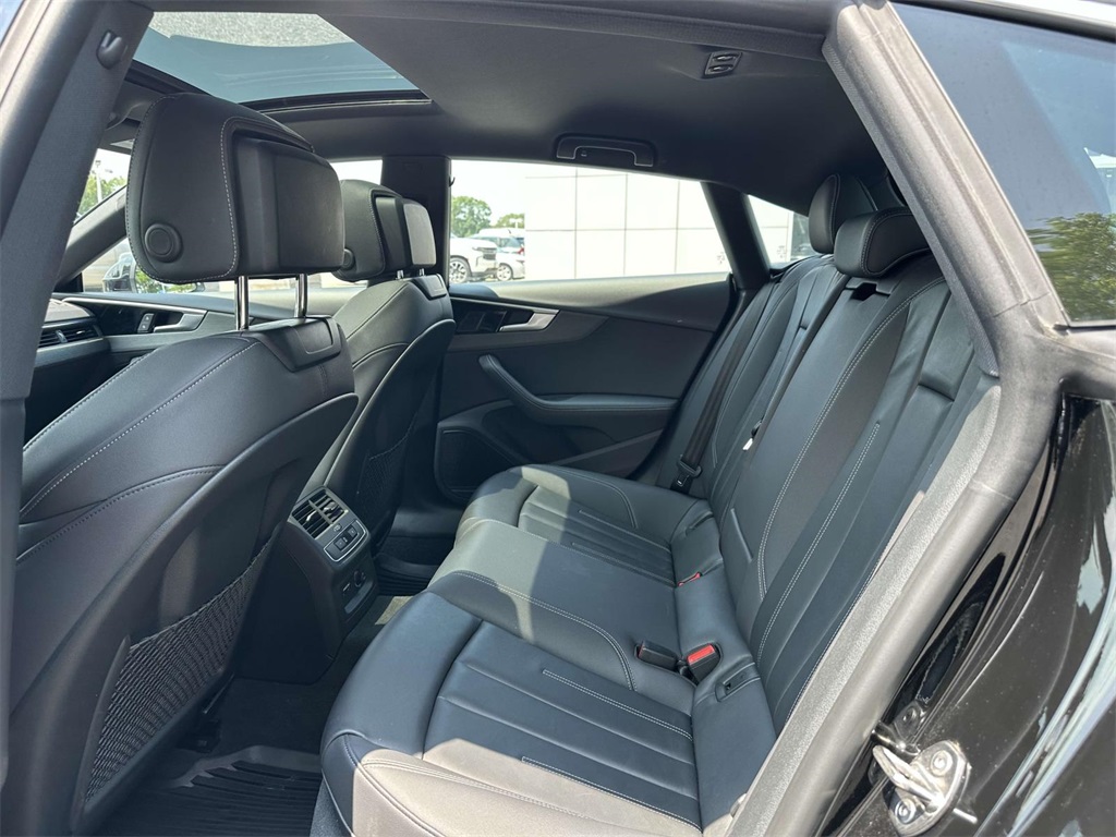 Vehicle image 7 of 34