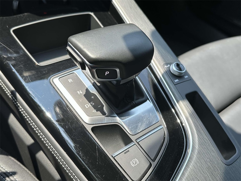 Vehicle image 15 of 34