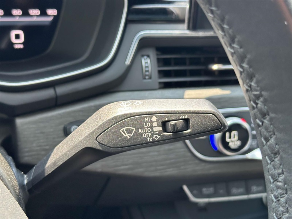 Vehicle image 20 of 34