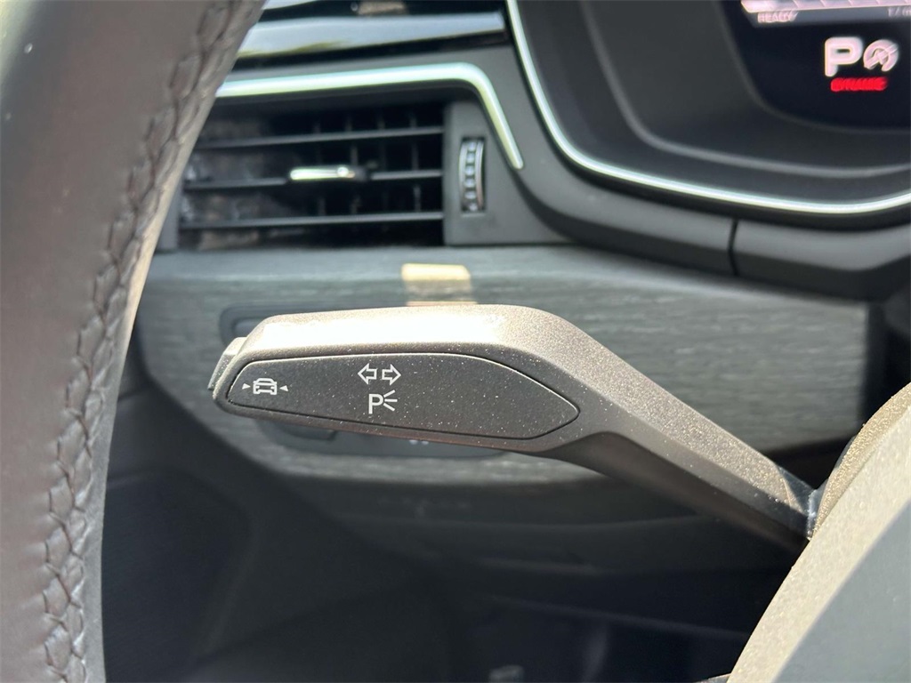Vehicle image 21 of 34