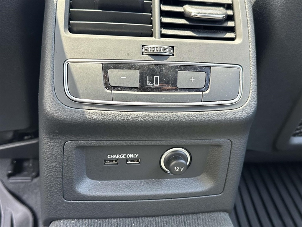 Vehicle image 18 of 34
