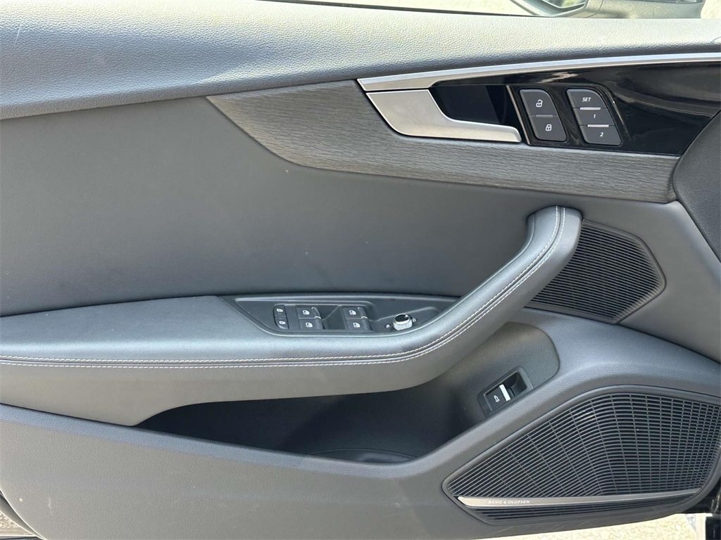 Vehicle image 16 of 34