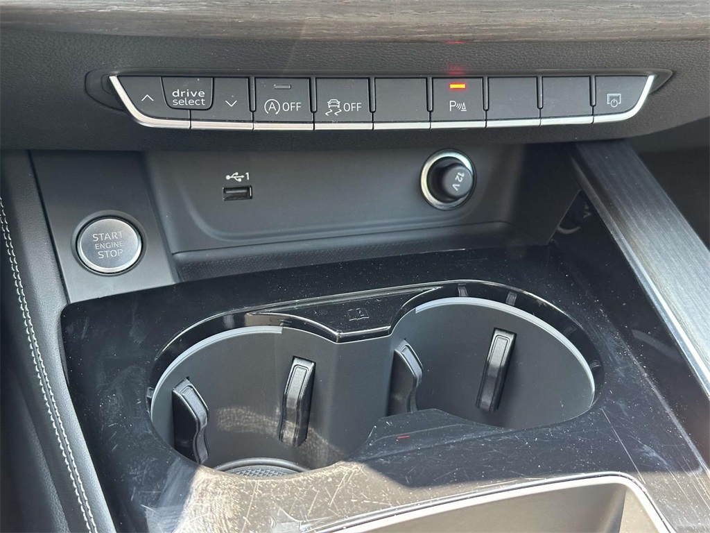 Vehicle image 28 of 34
