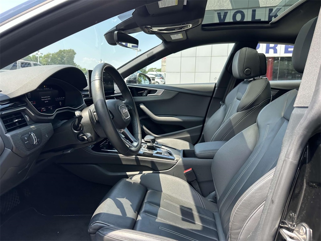 Vehicle image 29 of 34