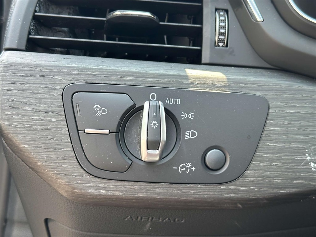 Vehicle image 26 of 34