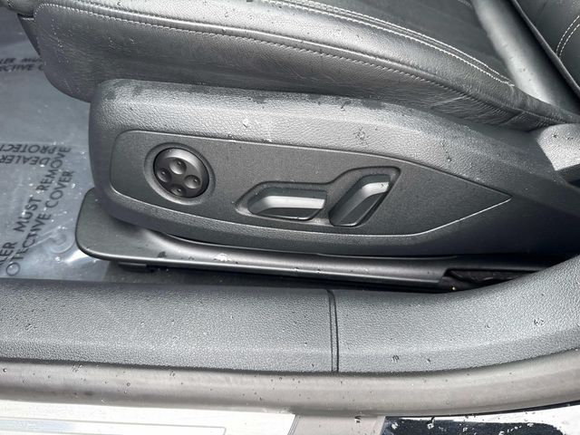 Vehicle image 27 of 35