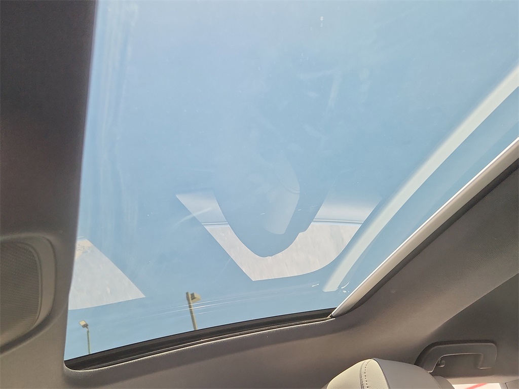 Vehicle image 28 of 34