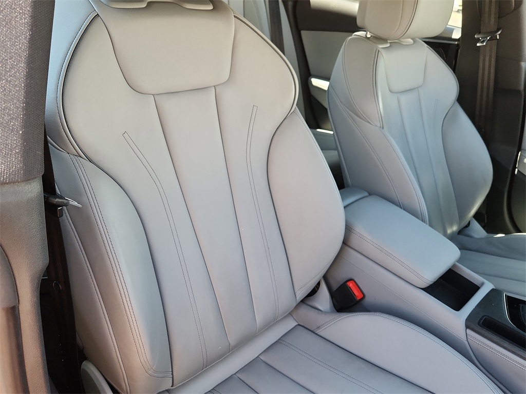 Vehicle image 17 of 34
