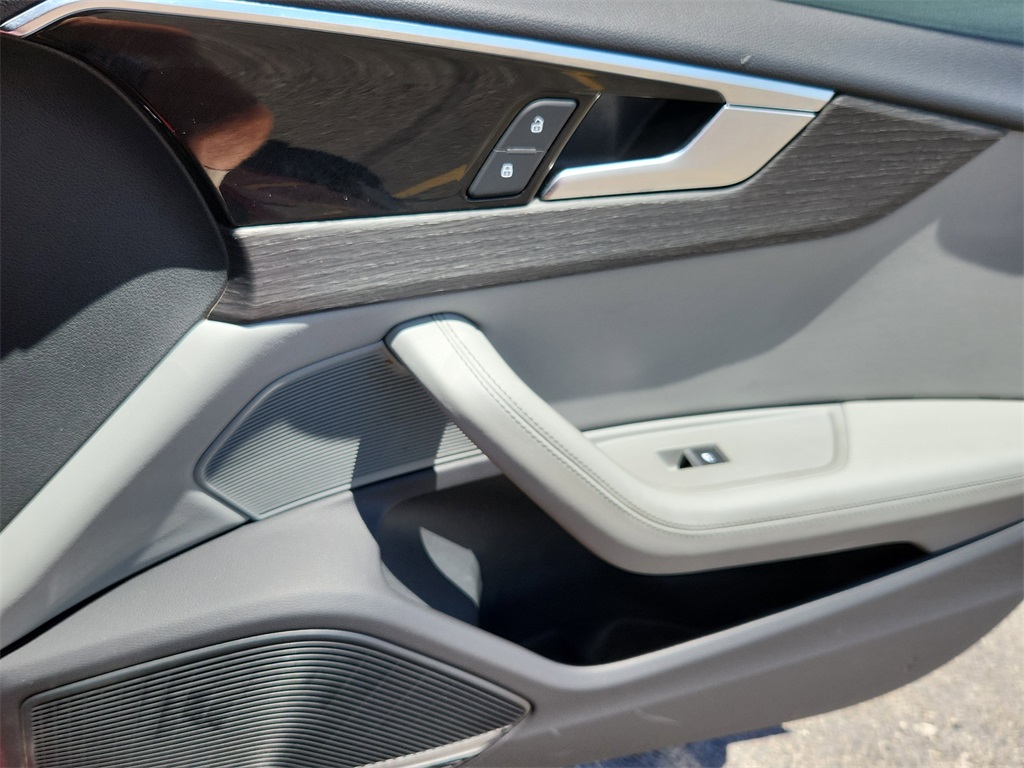 Vehicle image 15 of 34