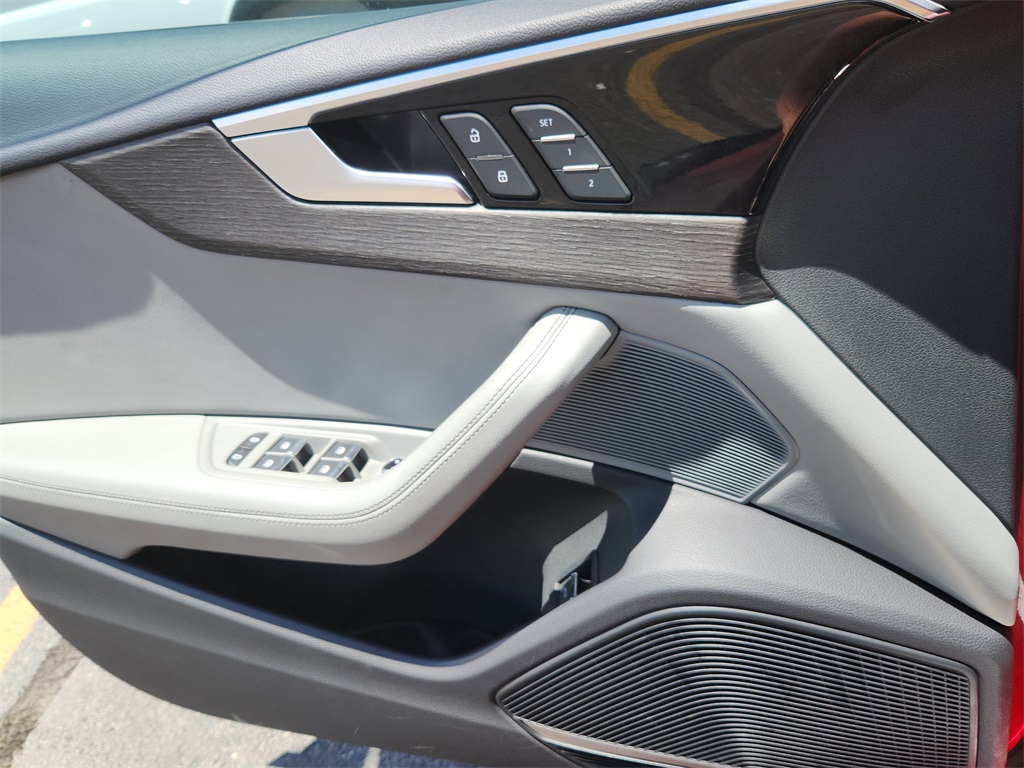 Vehicle image 9 of 34