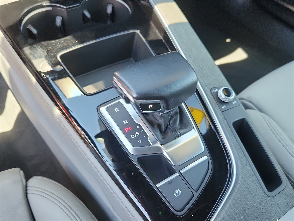 Vehicle image 25 of 34