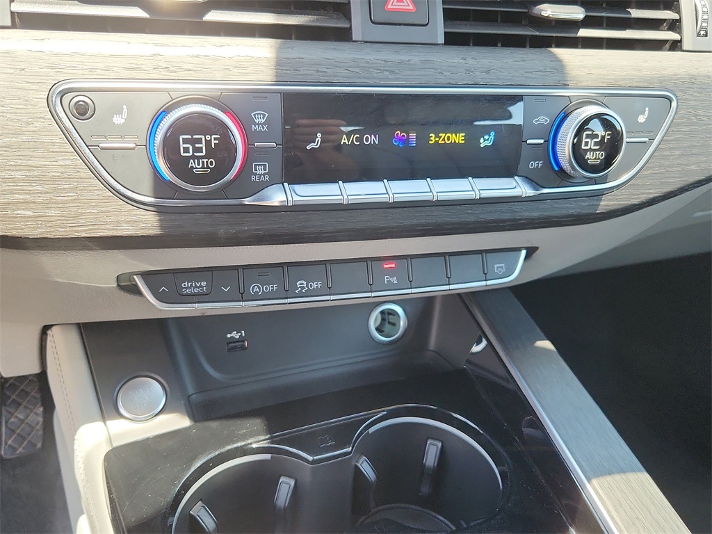Vehicle image 26 of 34