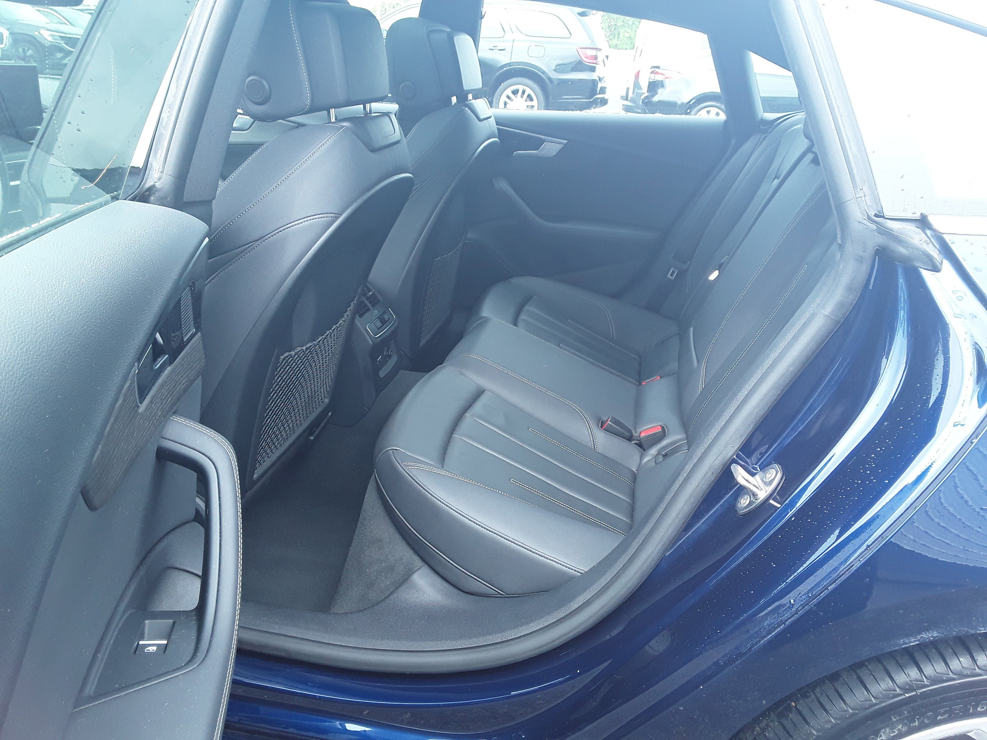 Vehicle image 10 of 22