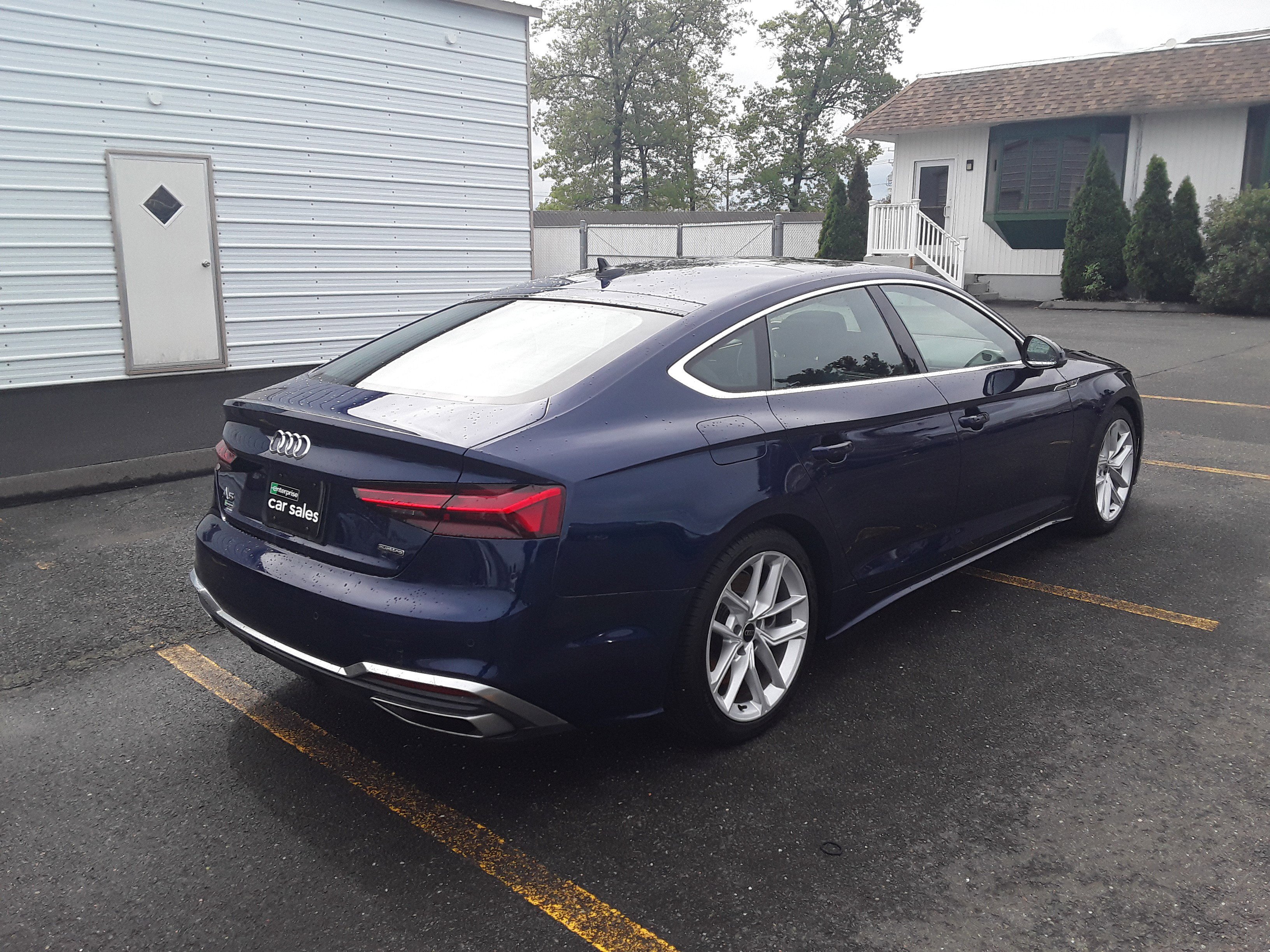 Vehicle image 4 of 22