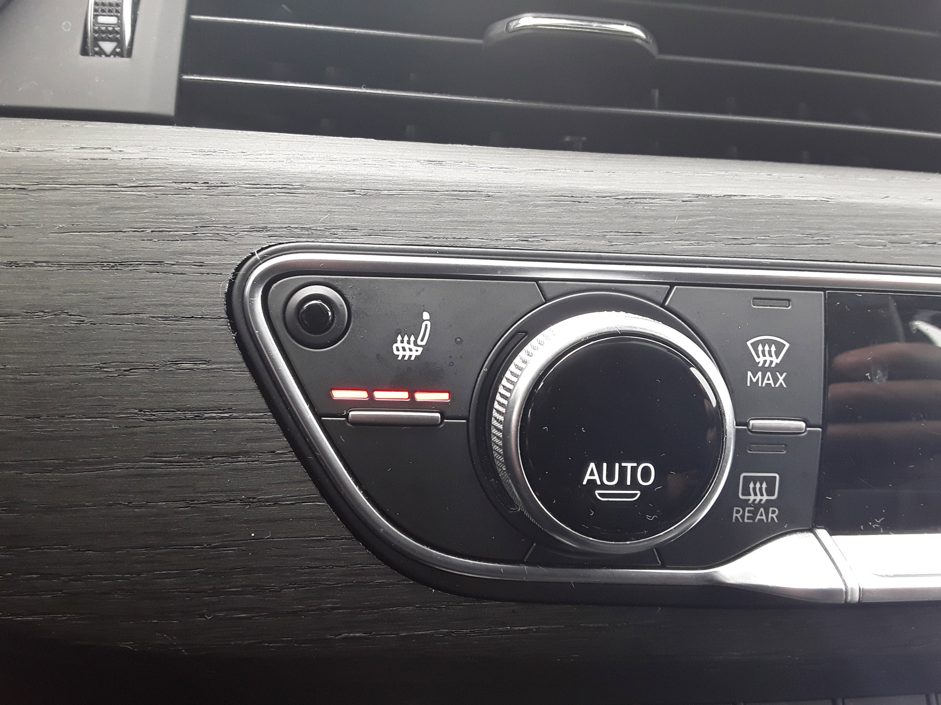 Vehicle image 17 of 22