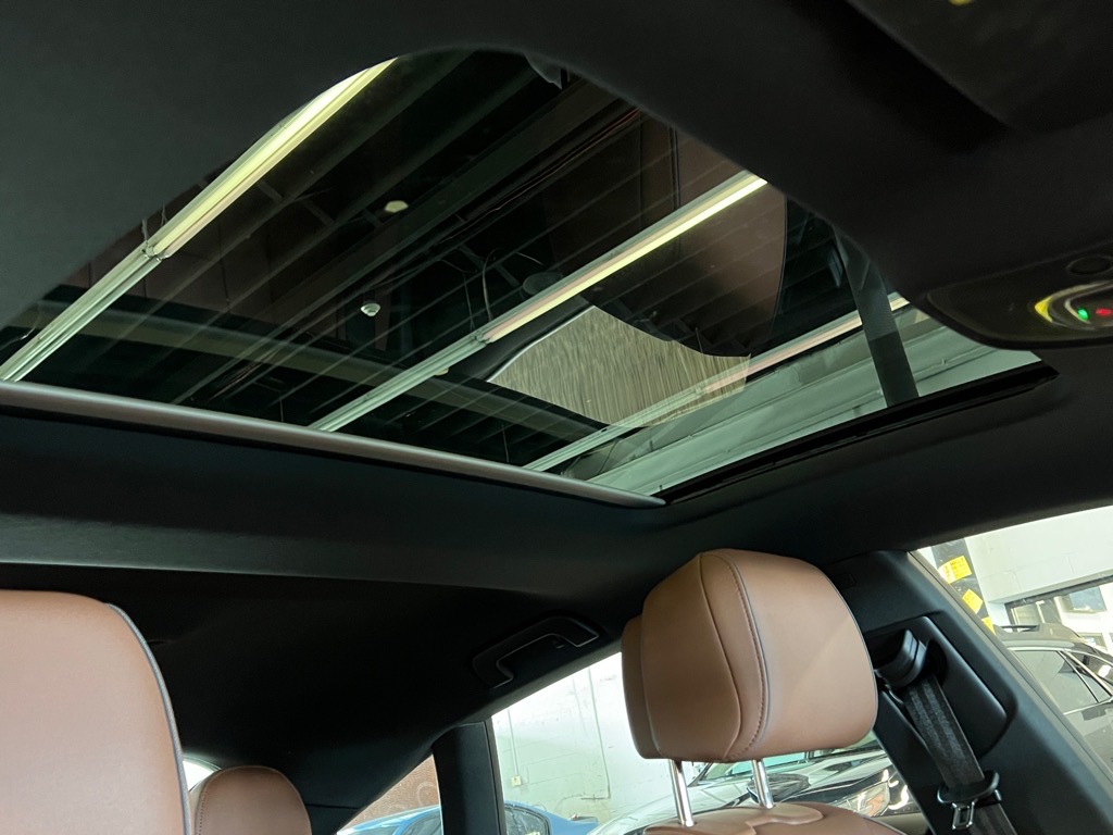 Vehicle image 25 of 27