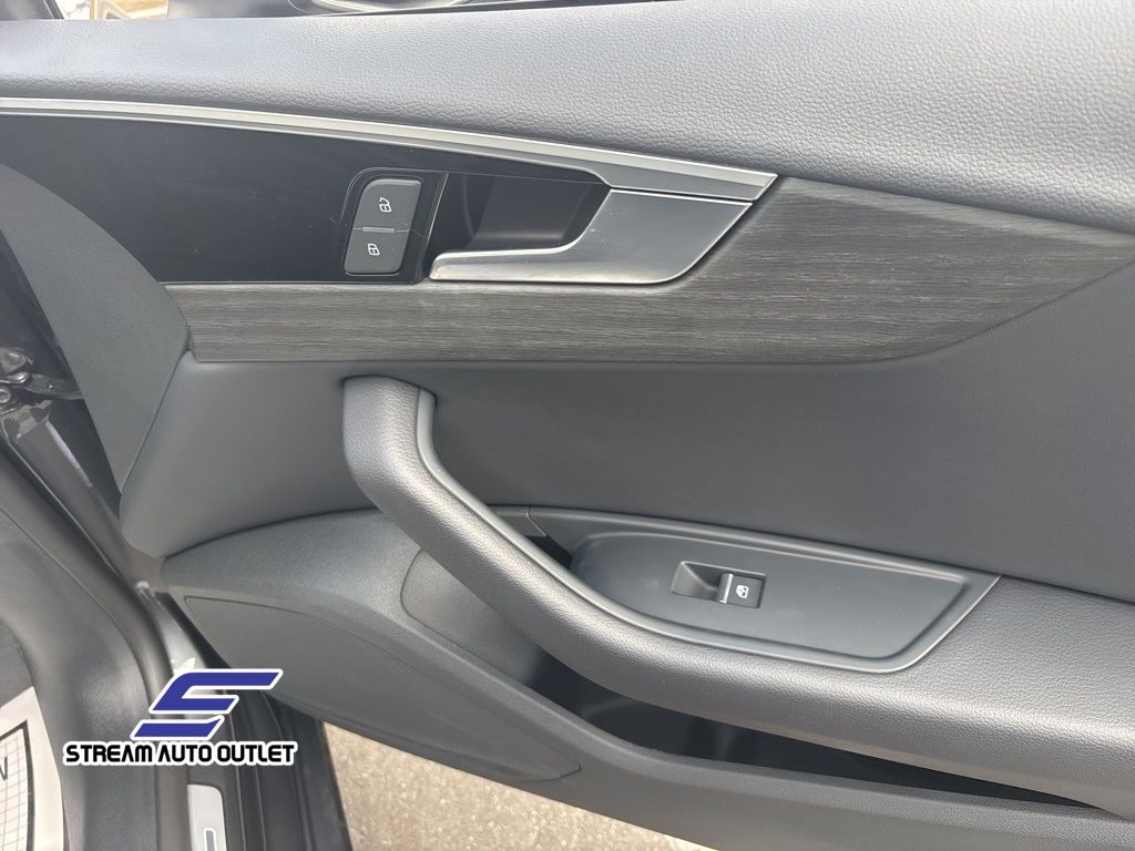 Vehicle image 13 of 37