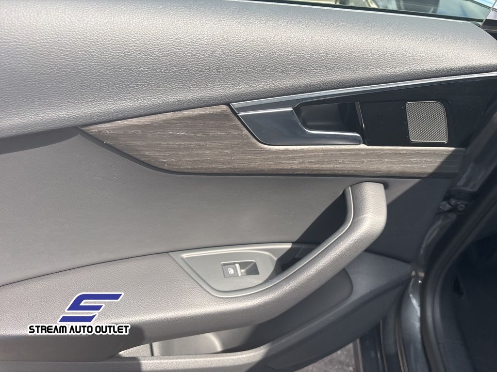 Vehicle image 21 of 37
