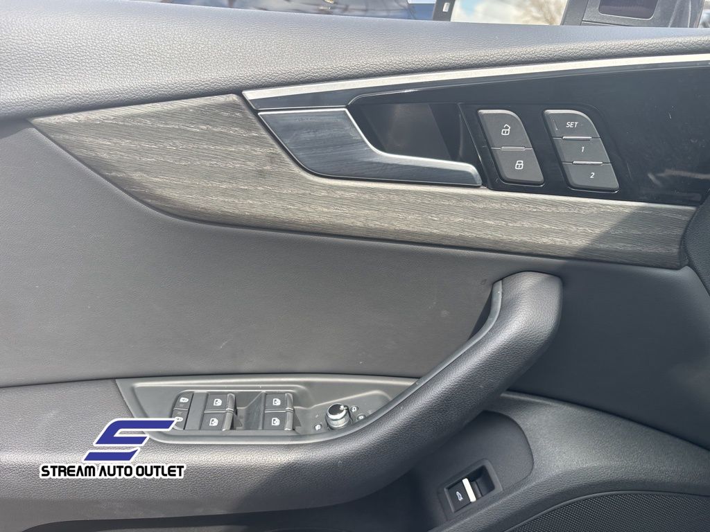 Vehicle image 26 of 37