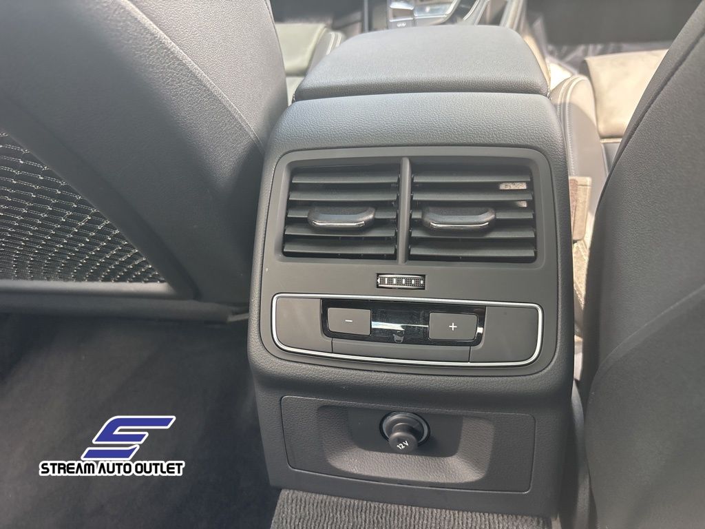Vehicle image 18 of 37