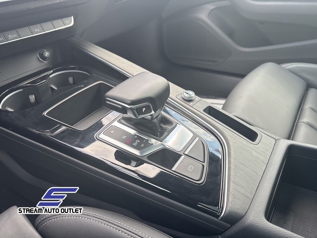 Vehicle image 34 of 37