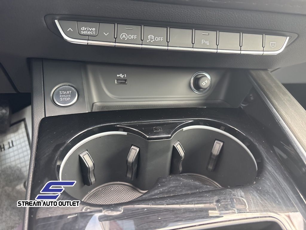 Vehicle image 33 of 37